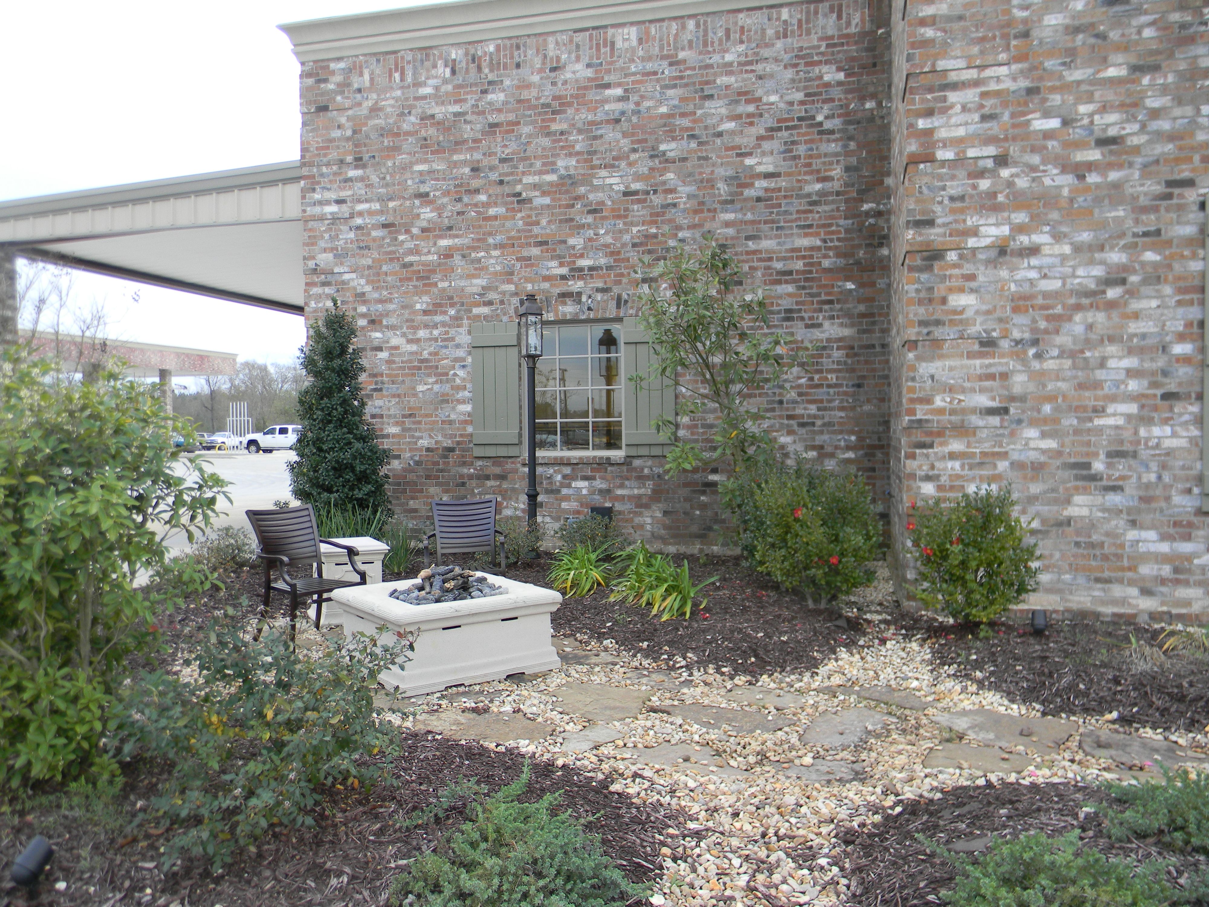 St. James Quebec Electric Post Mount Lifestyle 3