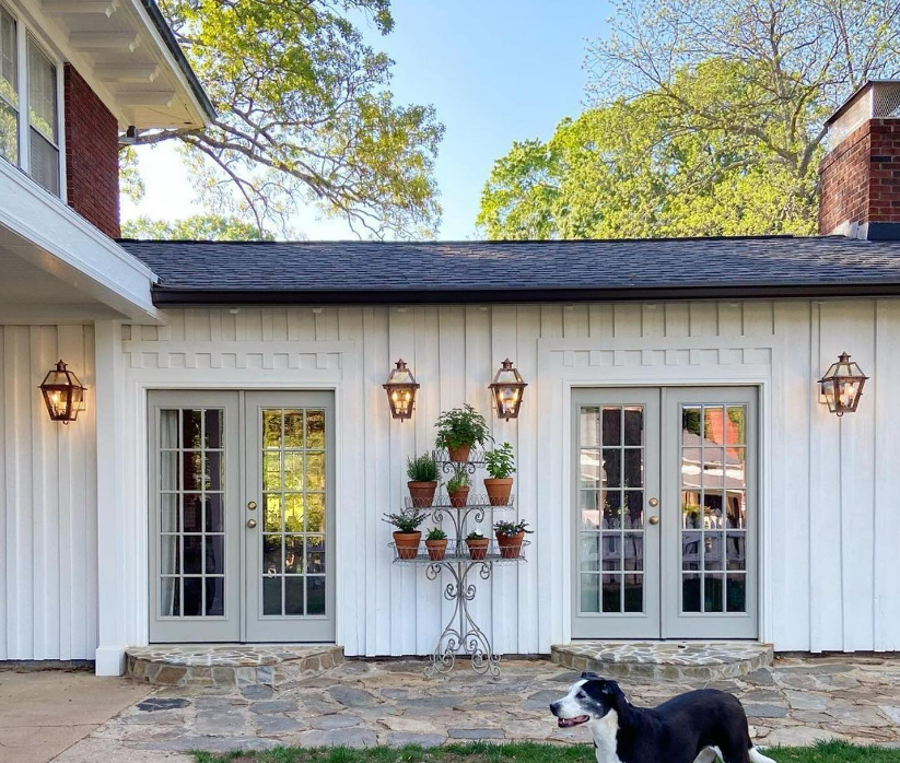 Primo Orleans Electric Wall Mount Lifestyle 27