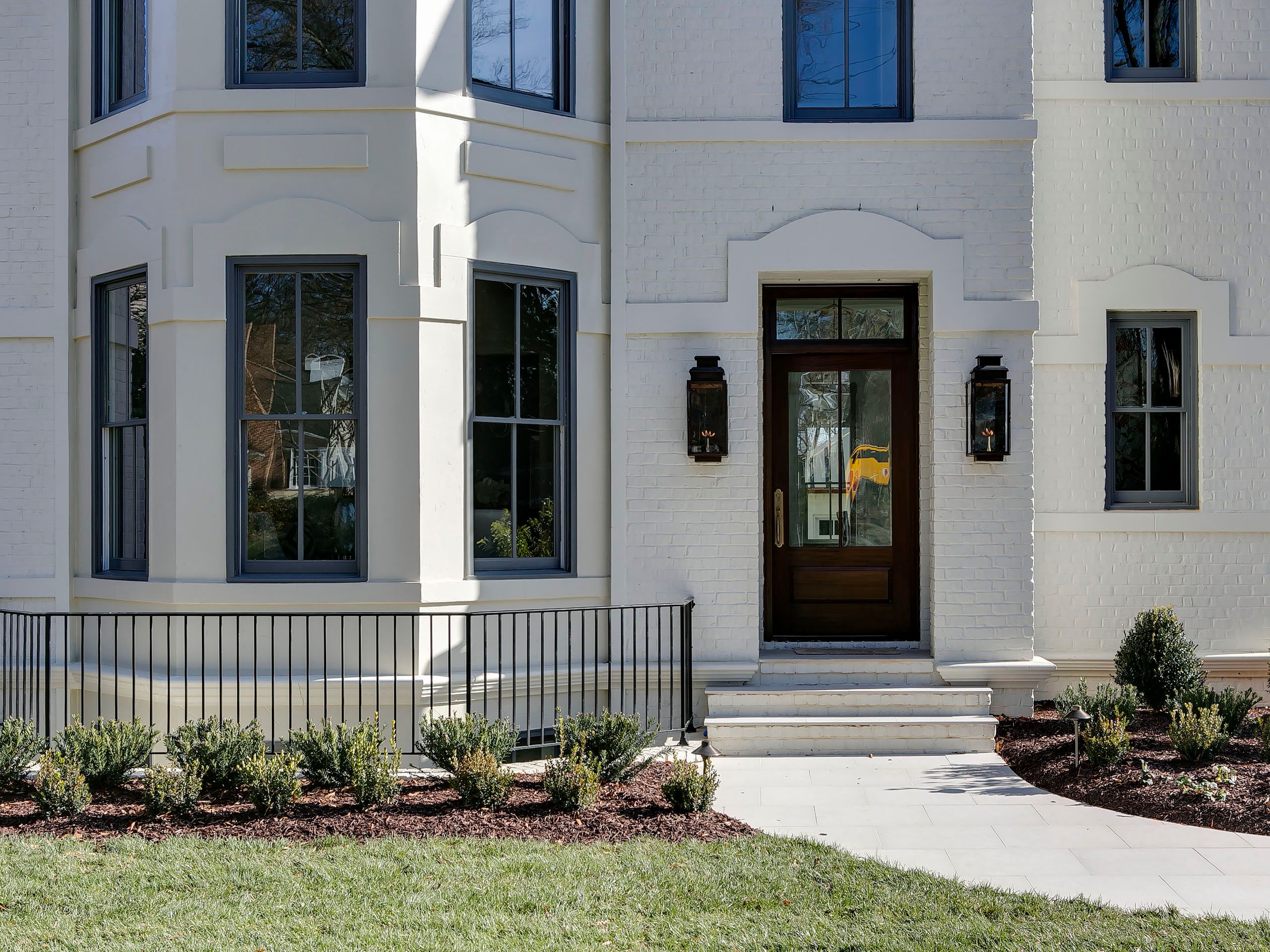 St. James Chicago Gas Wall Mount Lifestyle 8