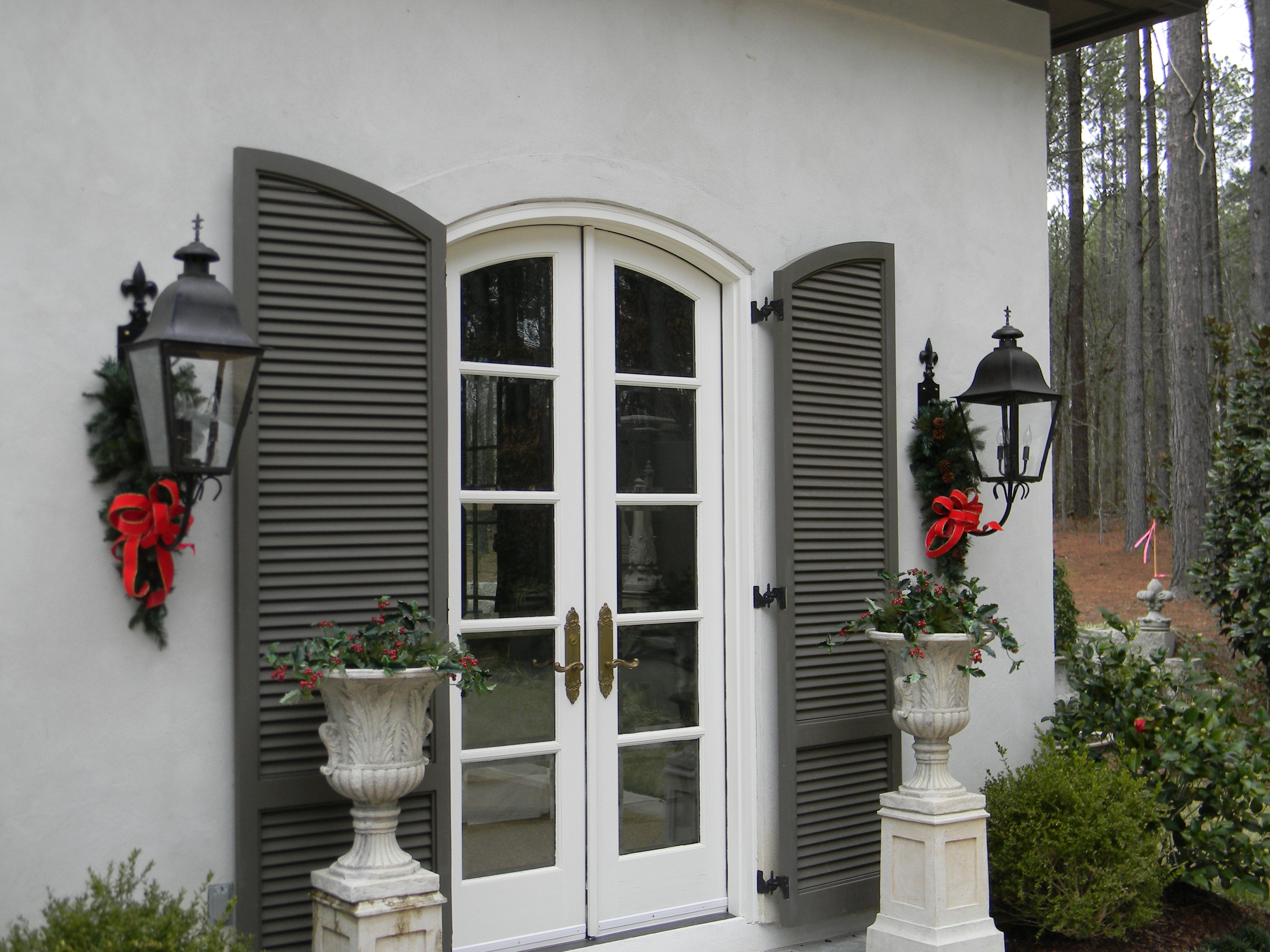 St. James Quebec Electric Gooseneck Wall Mount Lifestyle 17