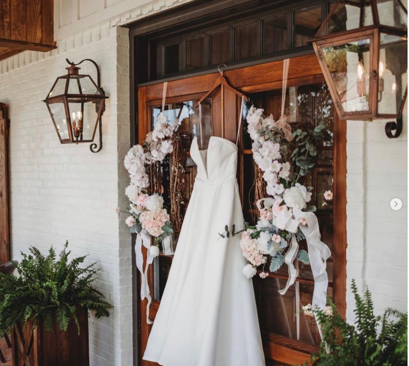 Primo Orleans Electric Farm Hook Wall Mount Lifestyle 23