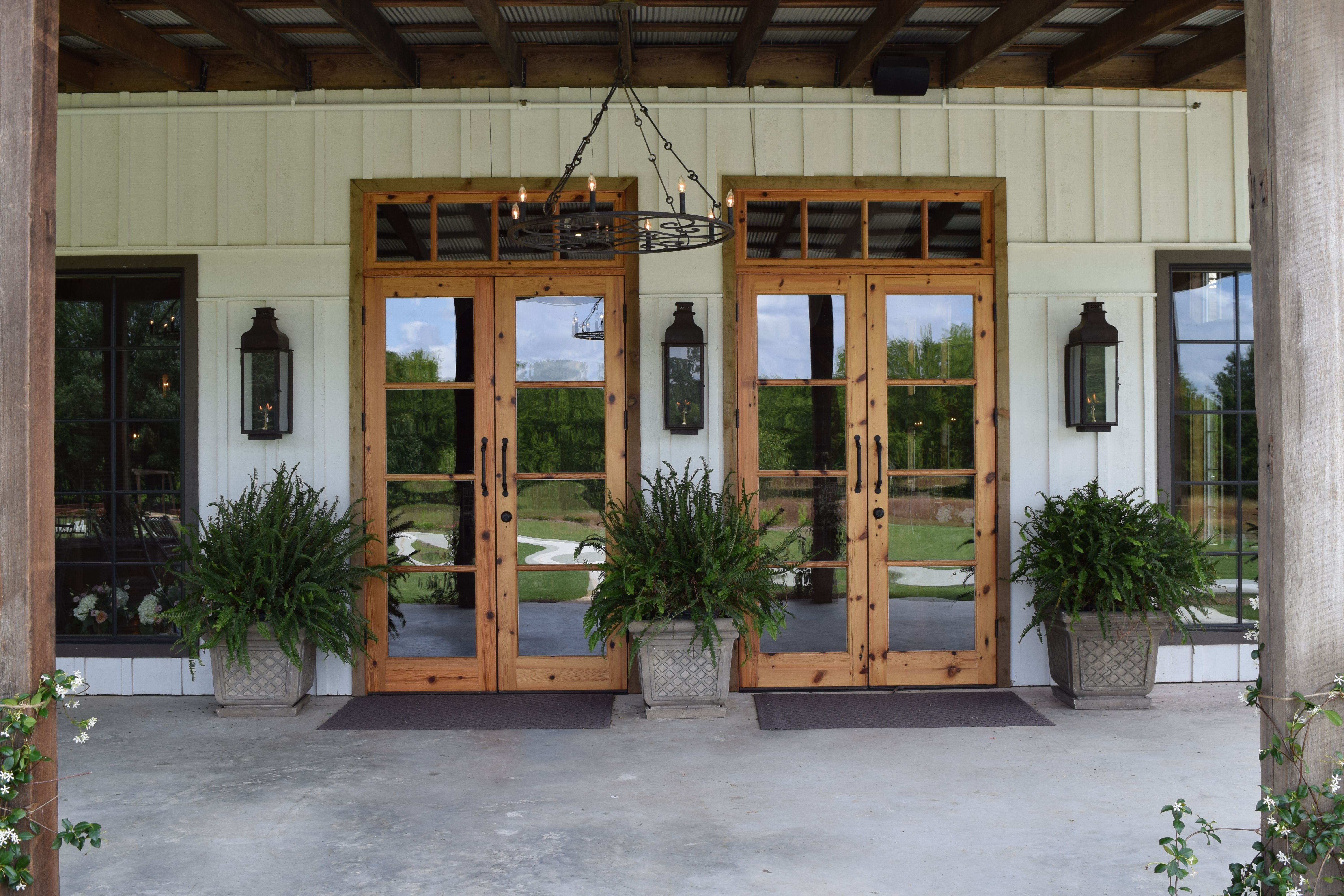 St. James Sarasota Gas Wall Mount Lifestyle 51