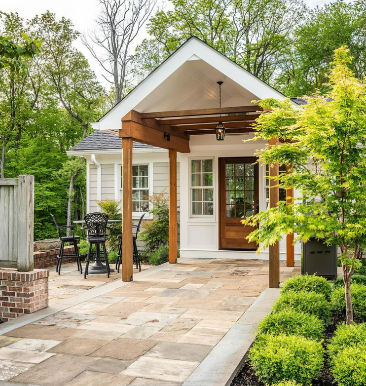 The CopperSmith Georgetown Electric Hanging Chain Mount Lifestyle 13