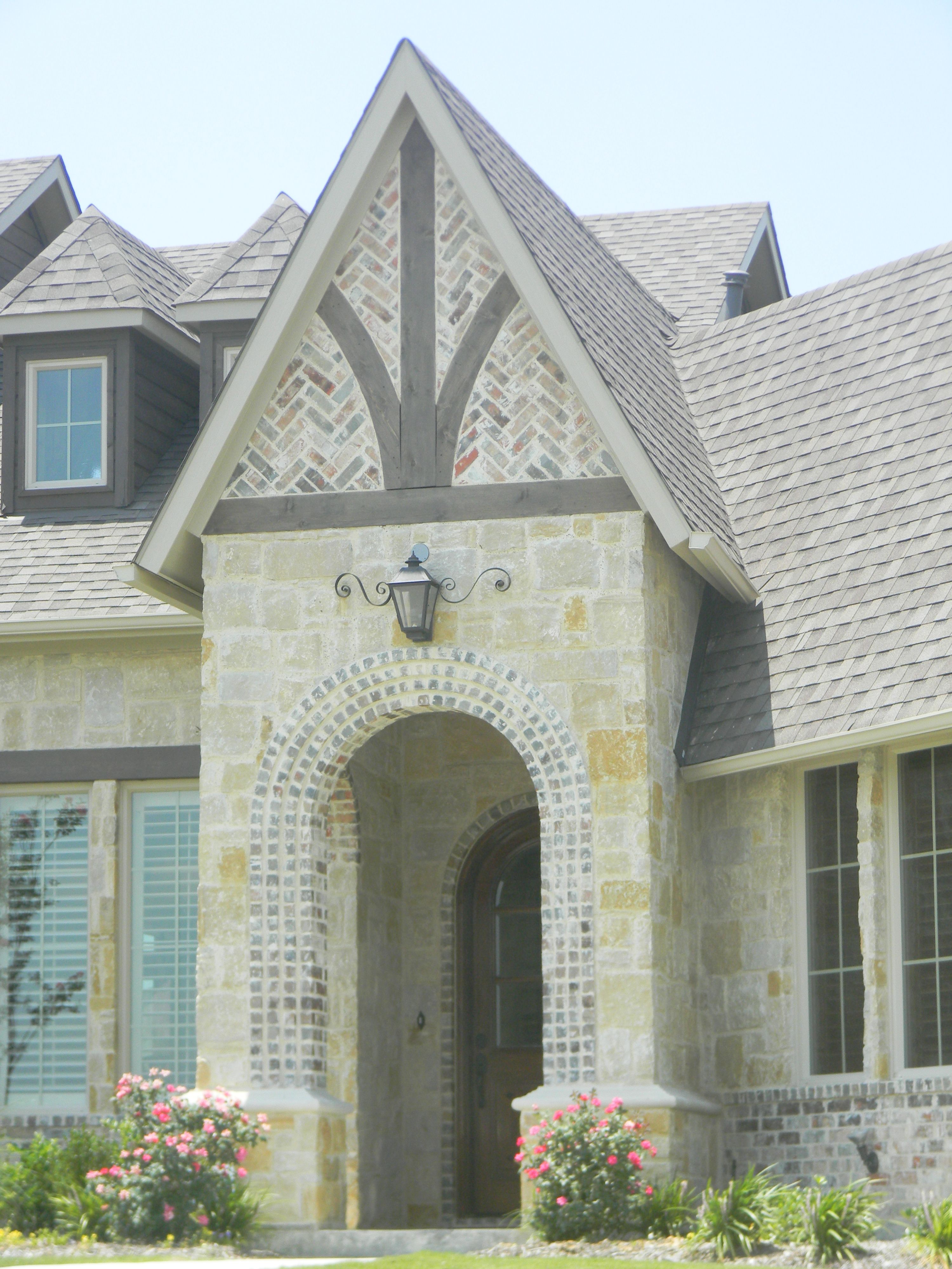 St. James Magnolia Gas Mustache Wall Mount Lifestyle 92