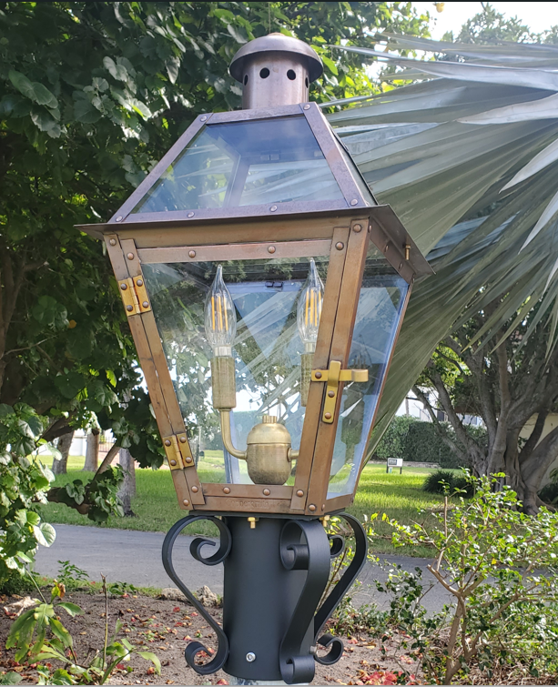 Primo Orleans Electric Grand Post Mount Lifestyle 9