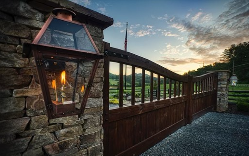 Primo Orleans Gas Wall Mount Lifestyle 8