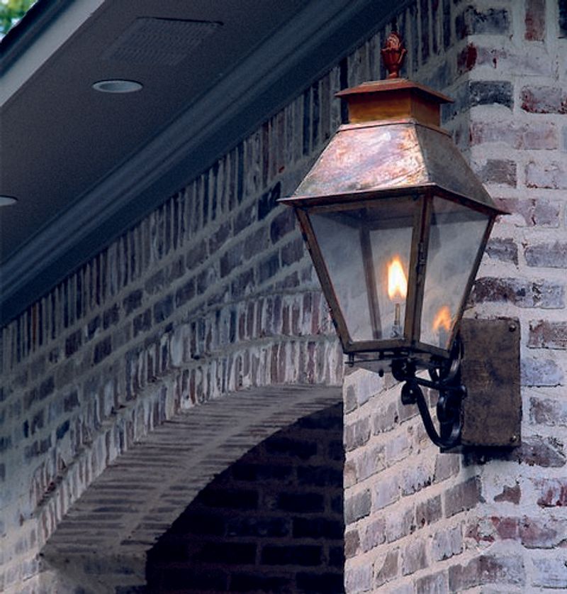 Primo Vicksburg Gas Wall Mount Lifestyle 3