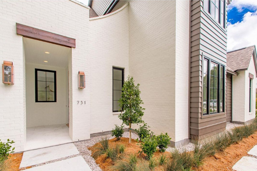 Primo LaFayette Wall Mount Gas Lifestyle 1