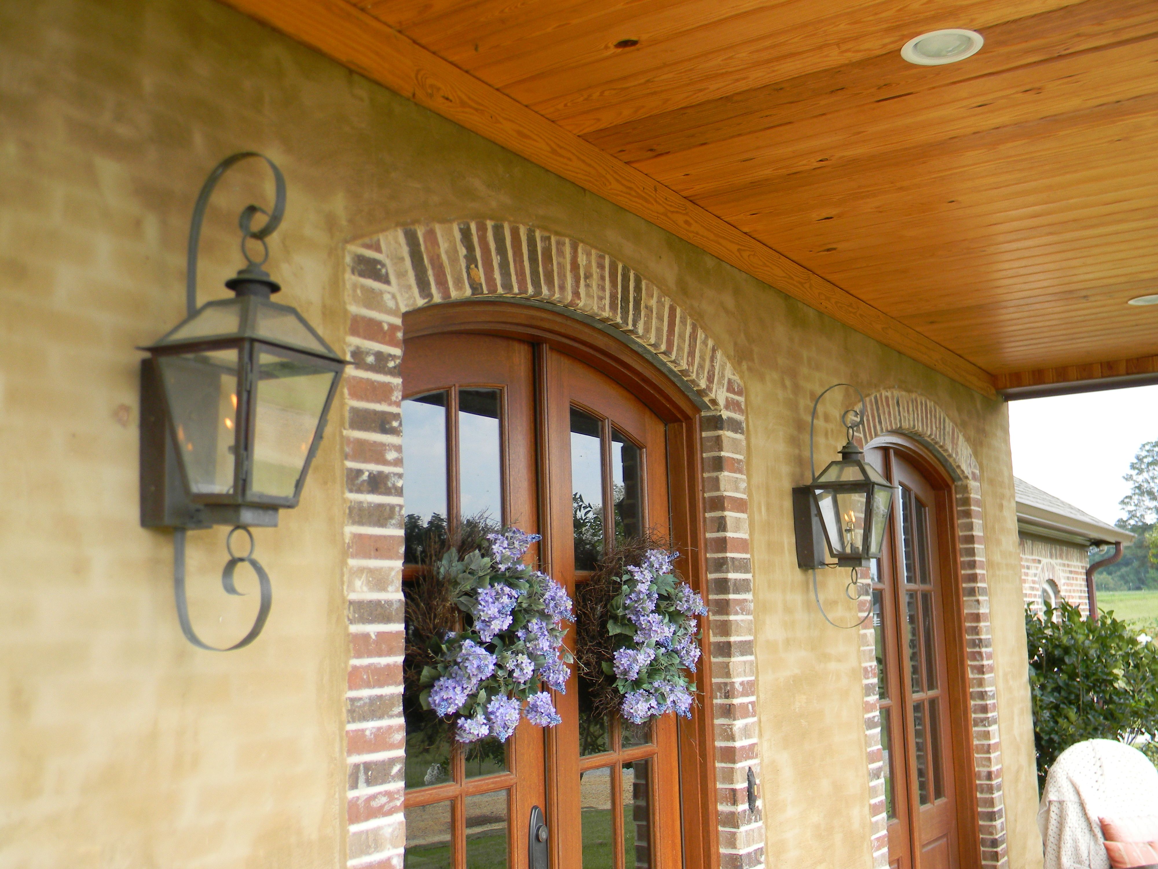 St. James Magnolia Gas Top and Bottom Scroll Wall Mount Lifestyle 83