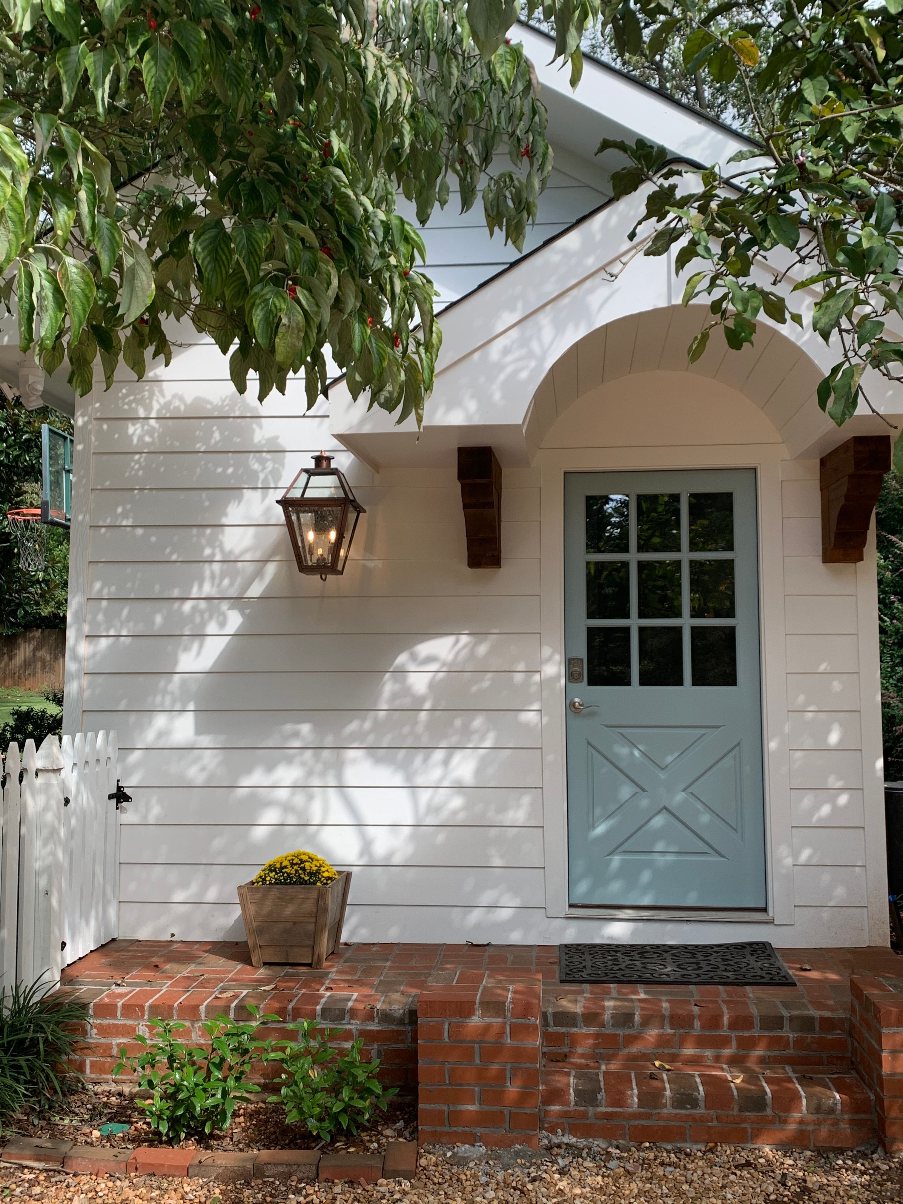 Primo Orleans Electric Wall Mount Lifestyle 36