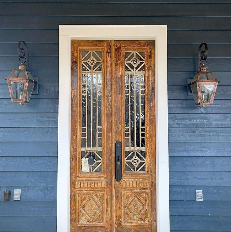 Primo Orleans Gas Wall Mount Top Scroll Lifestyle 39