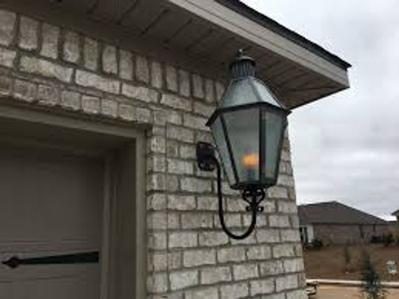 The CopperSmith Mount Vernon Electric Gooseneck Wall Mount Lifestyle 9