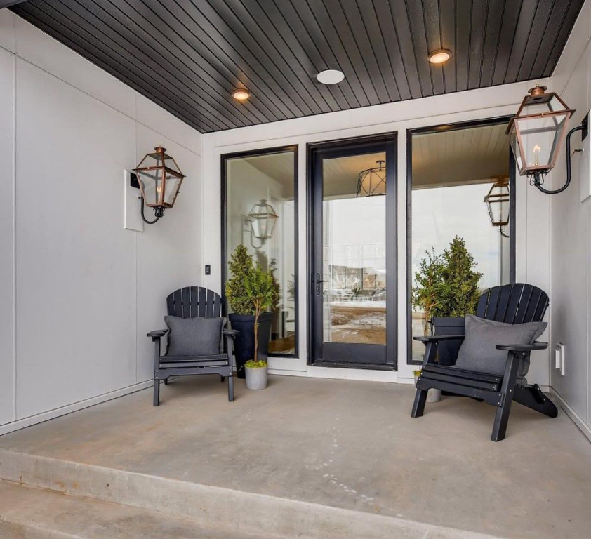 Primo Orleans Gas Goose Neck Wall Mount Lifestyle 1