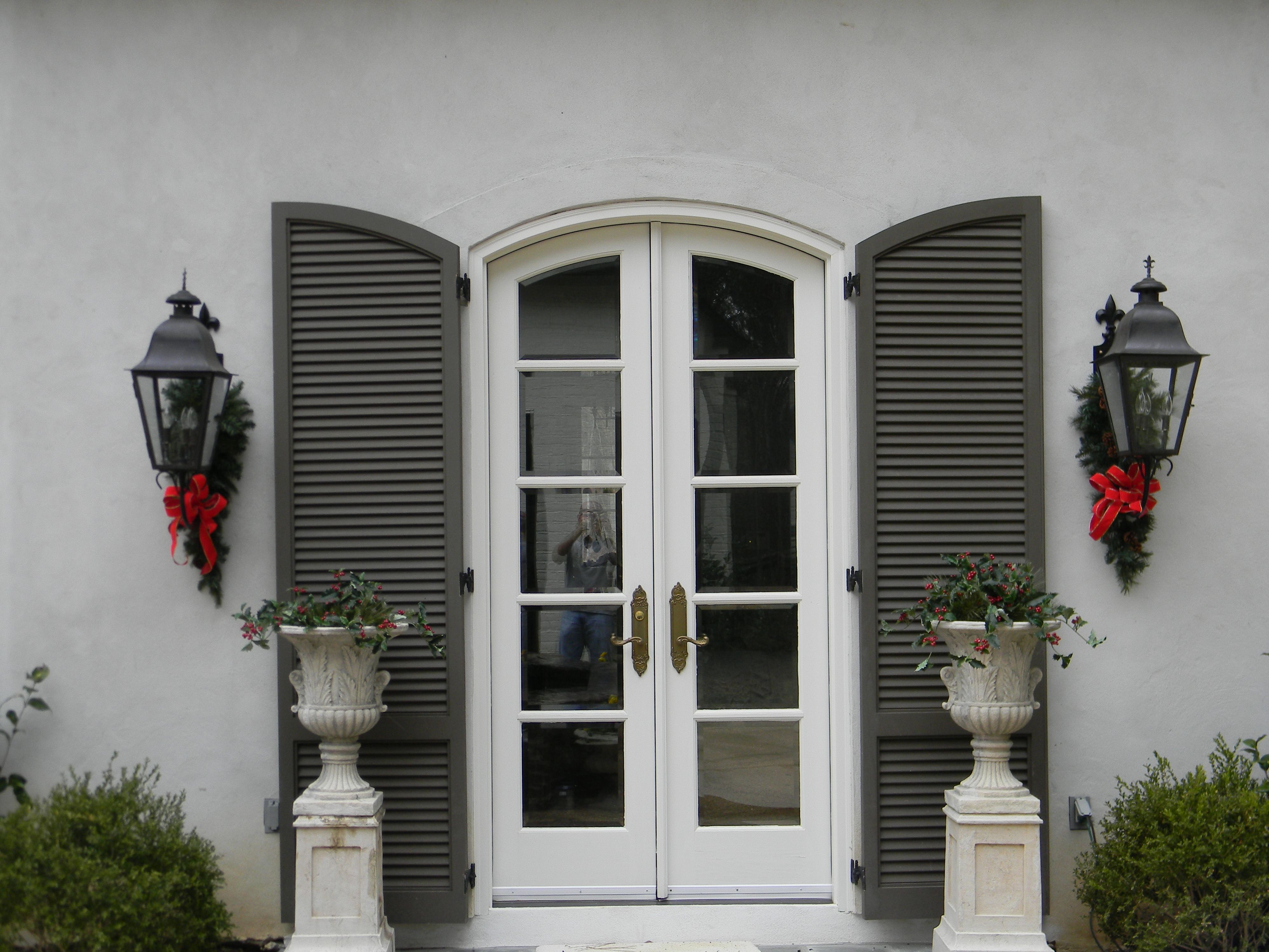 St. James Quebec Electric Gooseneck Wall Mount Lifestyle 15