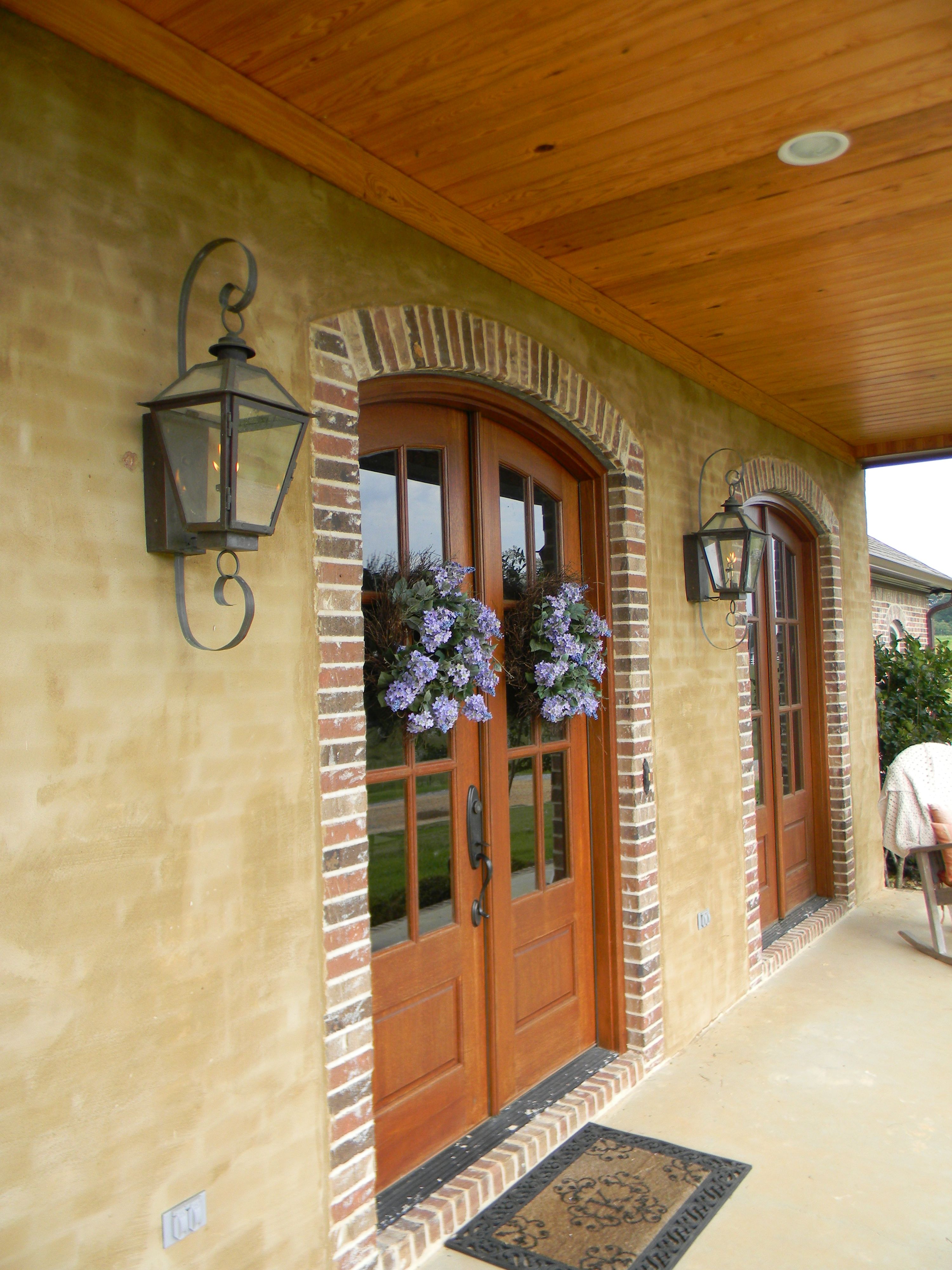 St. James Magnolia Gas Top and Bottom Scroll Wall Mount Lifestyle 84