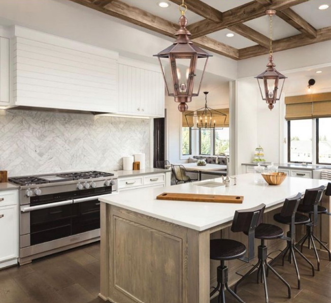 Primo Vicksburg Electric Chain Mount Lifestyle 1