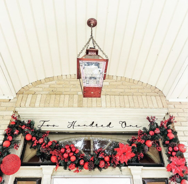 The CopperSmith Pebble Hill Electric Chain Mount Lifestyle 3