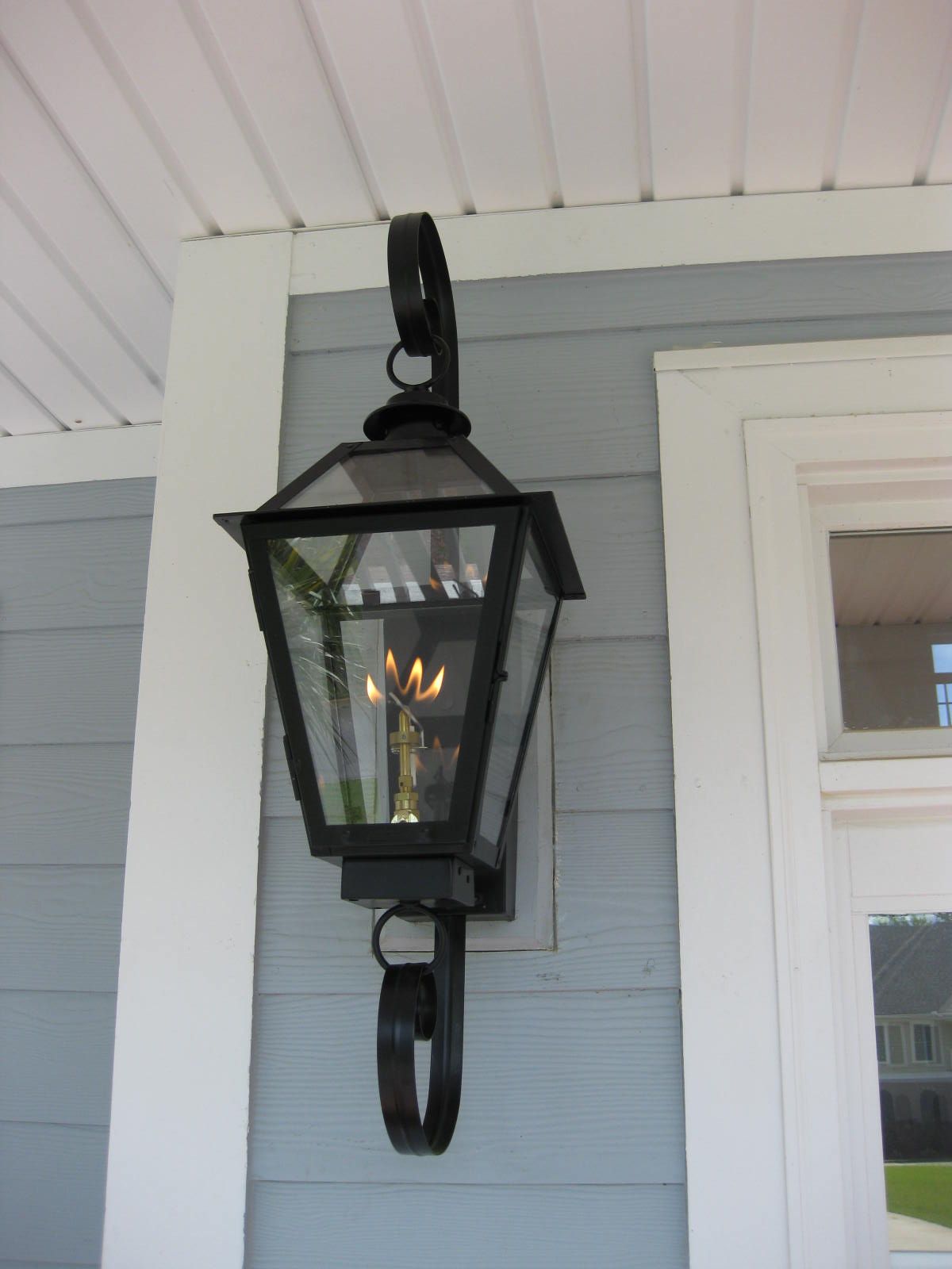 St. James Magnolia Gas Top and Bottom Scroll Wall Lifestyle 81