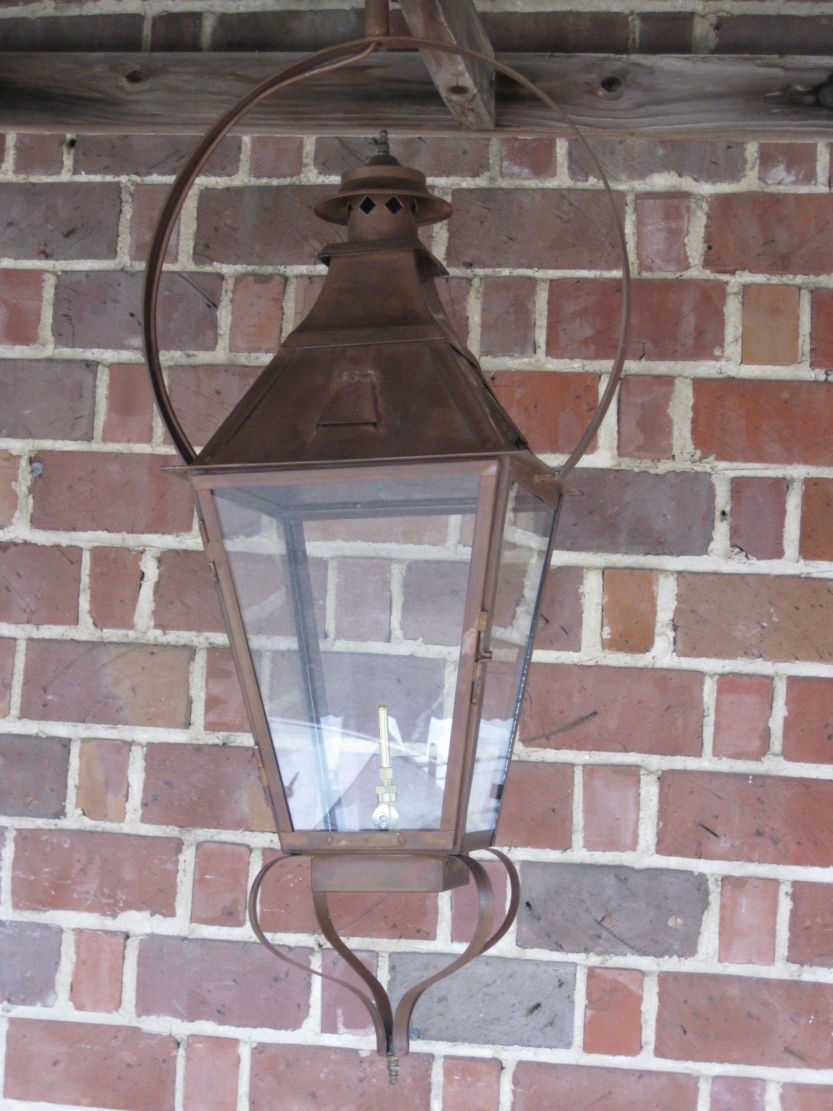 St. James Chesapeake Gas Yoke Hanging Lifestyle 2