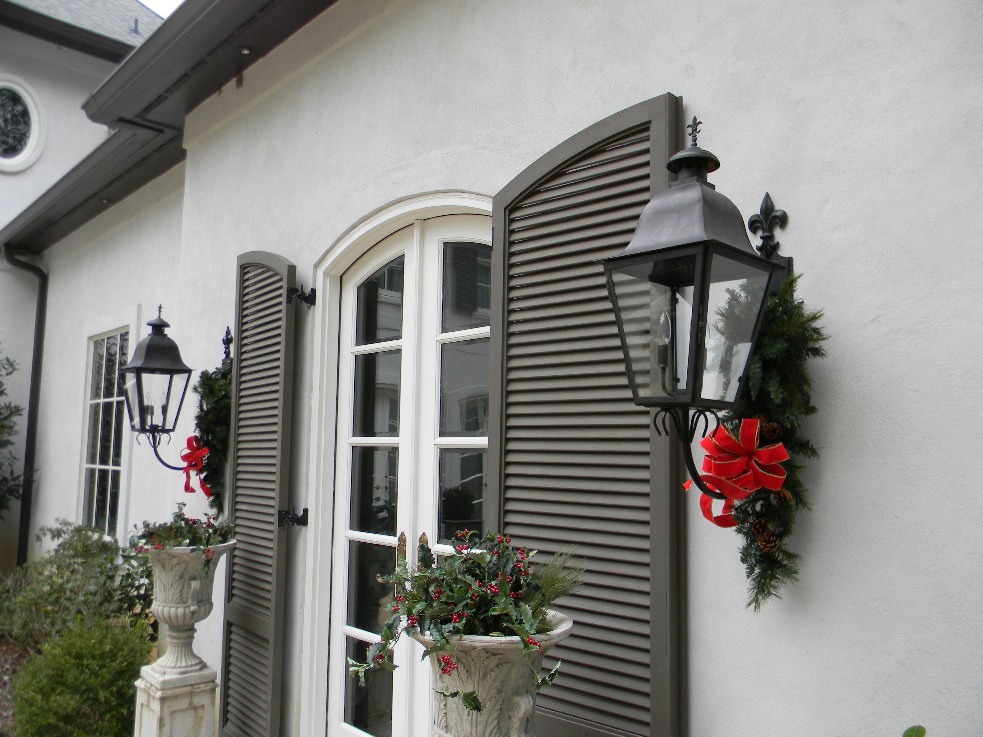 St. James Quebec Electric Gooseneck Wall Mount Lifestyle 19