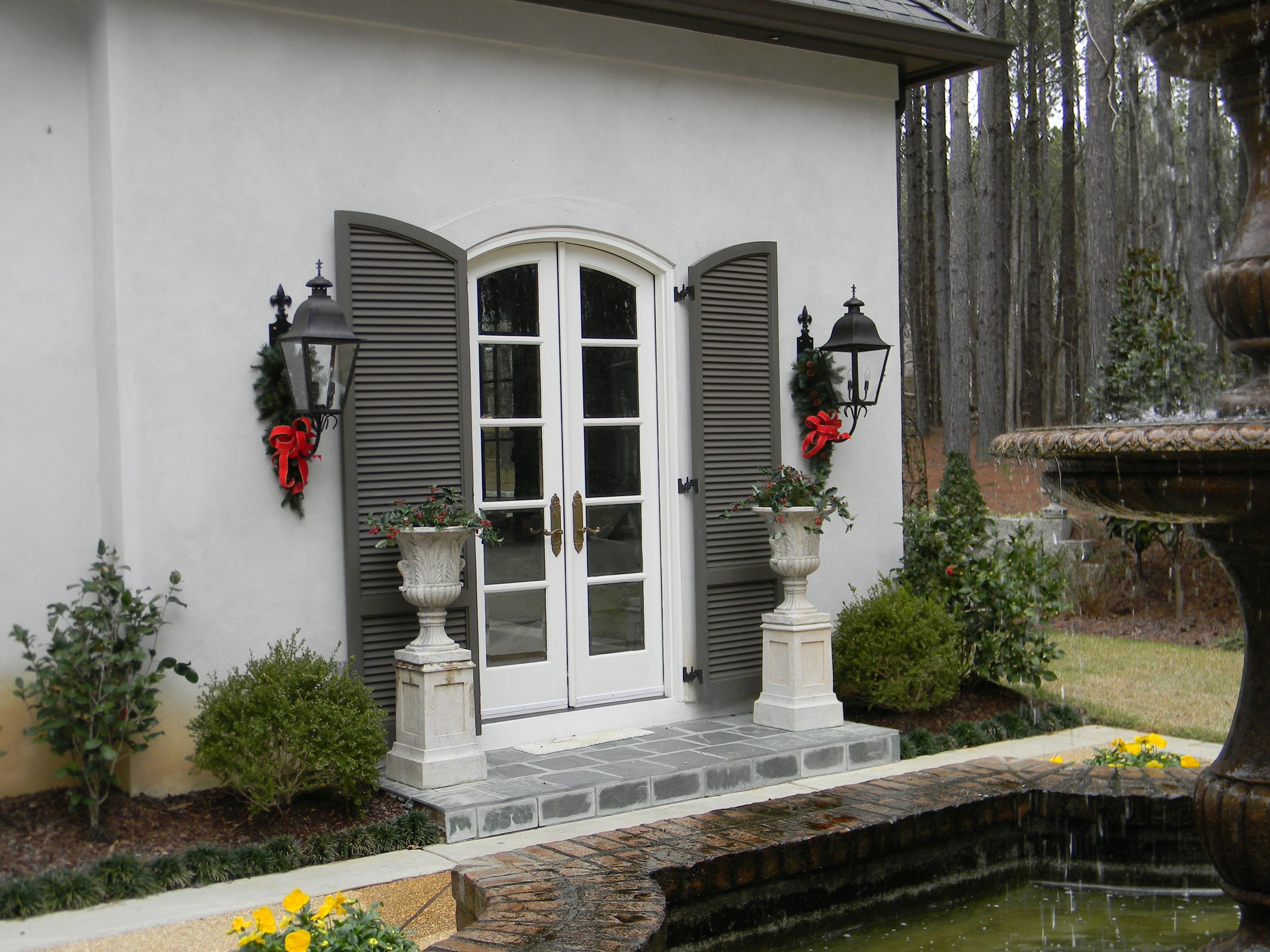 St. James Quebec Electric Gooseneck Wall Mount Lifestyle 23