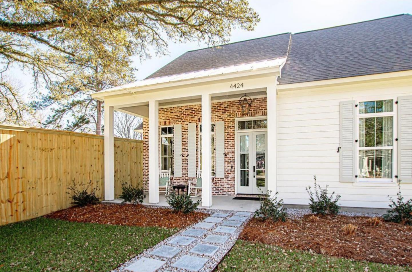 Primo Orleans Electric Hanging Yoke Lifestyle 15