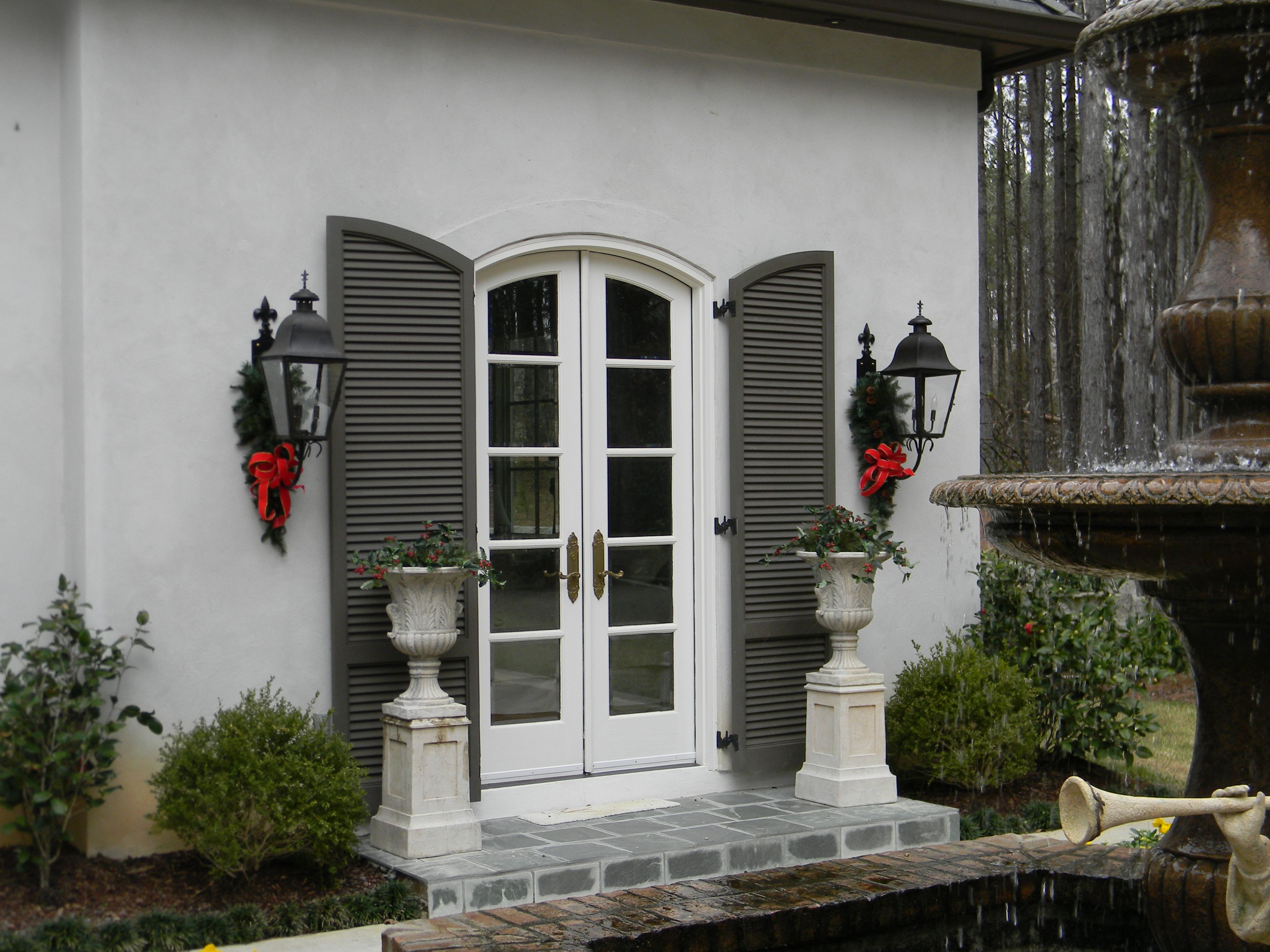 St. James Quebec Electric Gooseneck Wall Mount Lifestyle 24