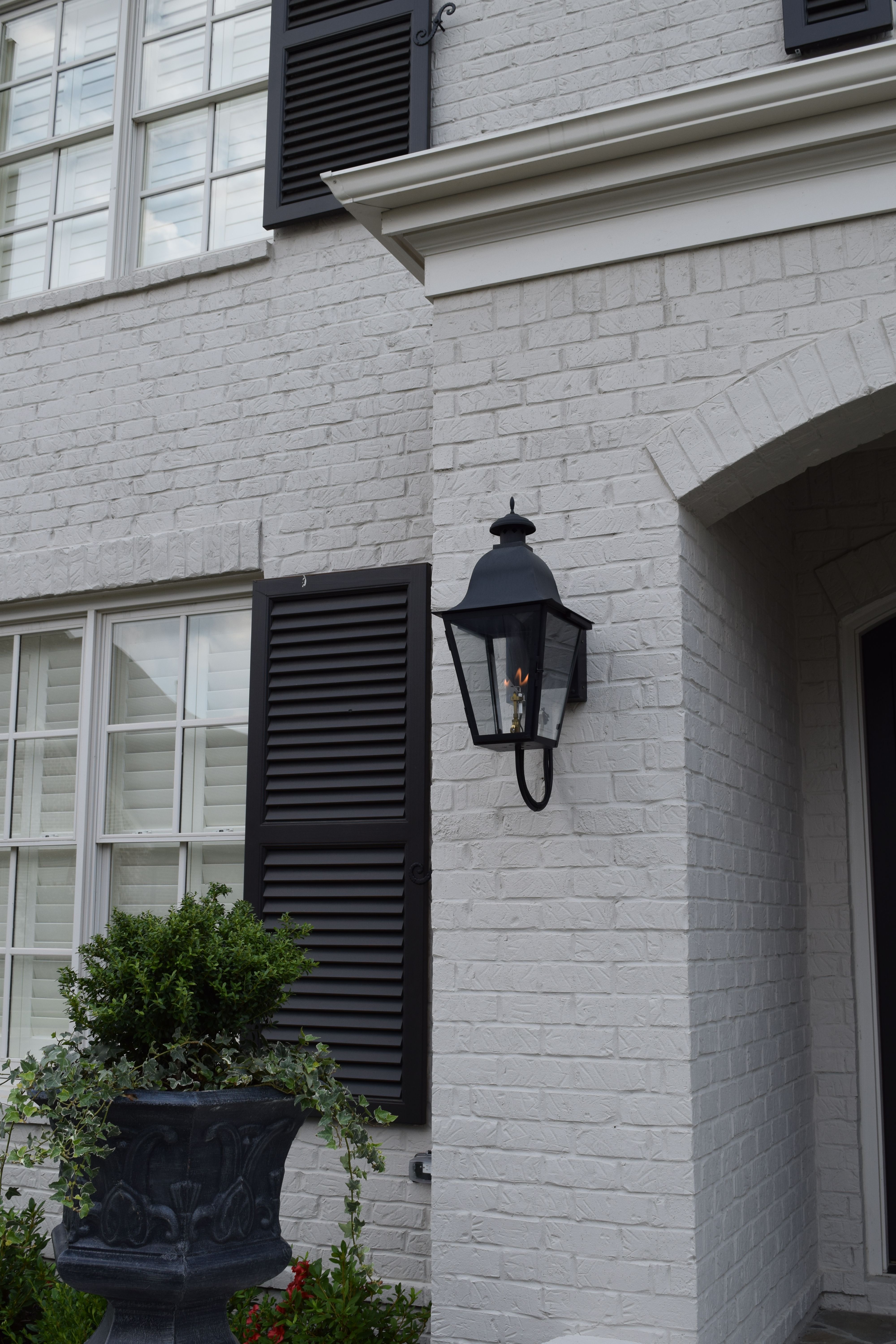 St. James Quebec Gas Wall Mount Lifestyle 40