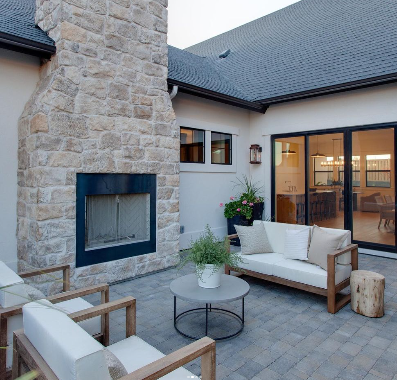 Primo Nouveau Gas Wall Mount Lifestyle 2