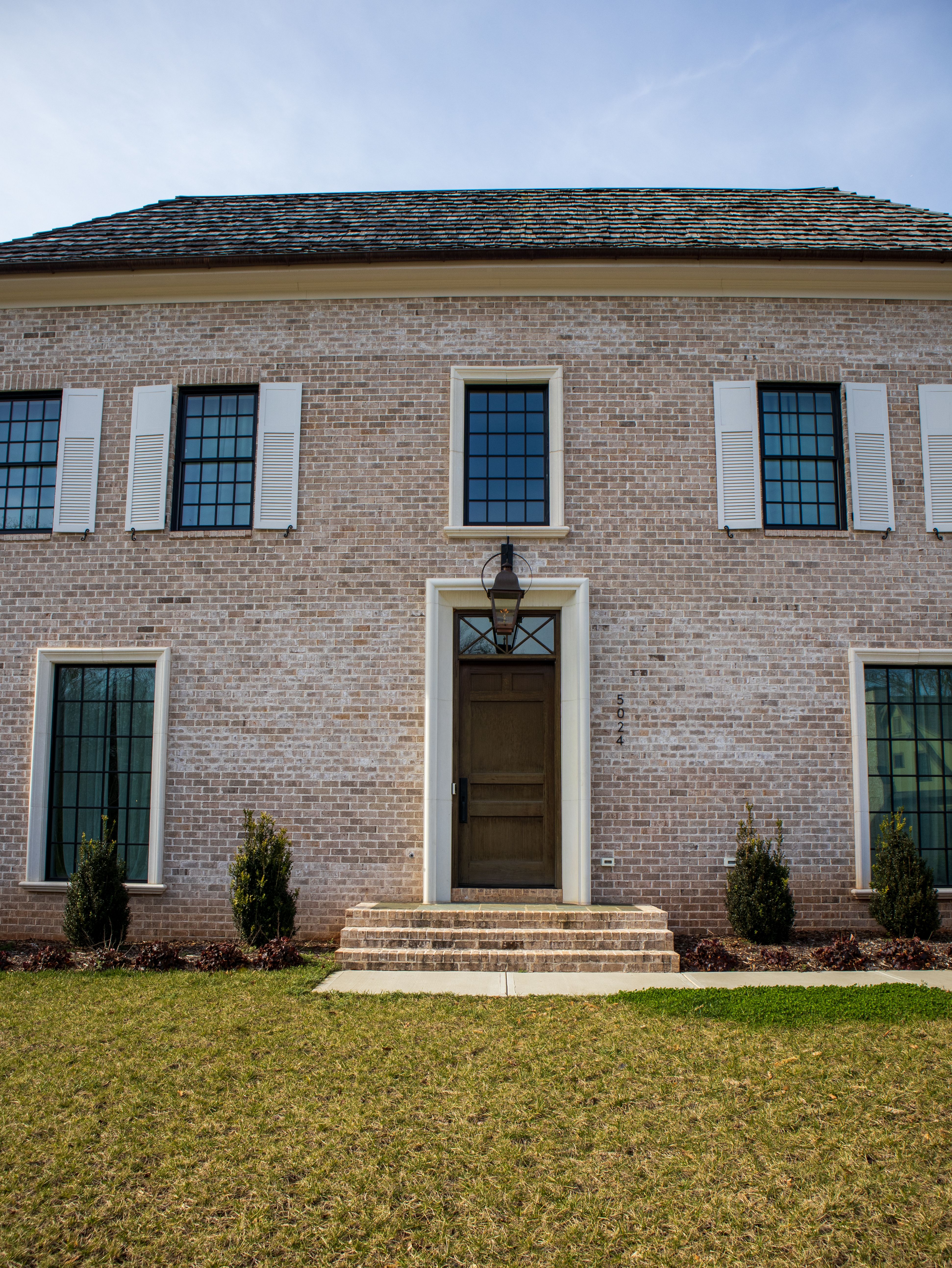 St. James Quebec Gas Wall Mount Lifestyle 50