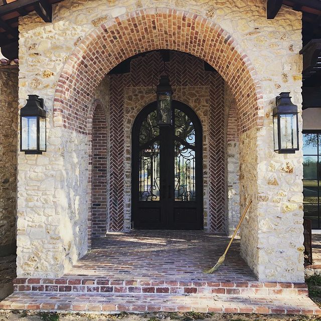 St. James Sarasota Gas Wall Mount Lifestyle 43