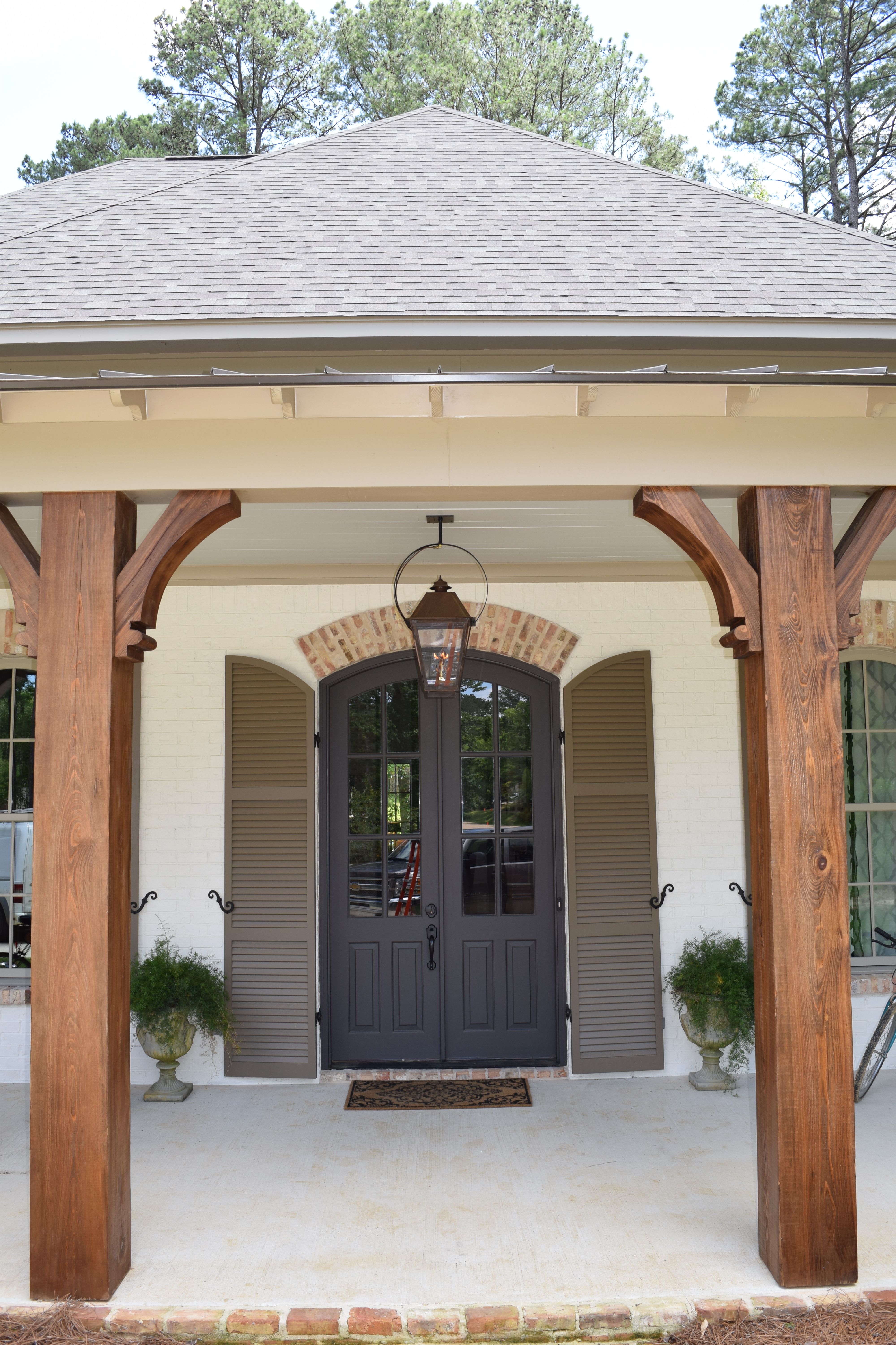 St. James Magnolia Gas Half Yoke Hanging Lifestyle 12