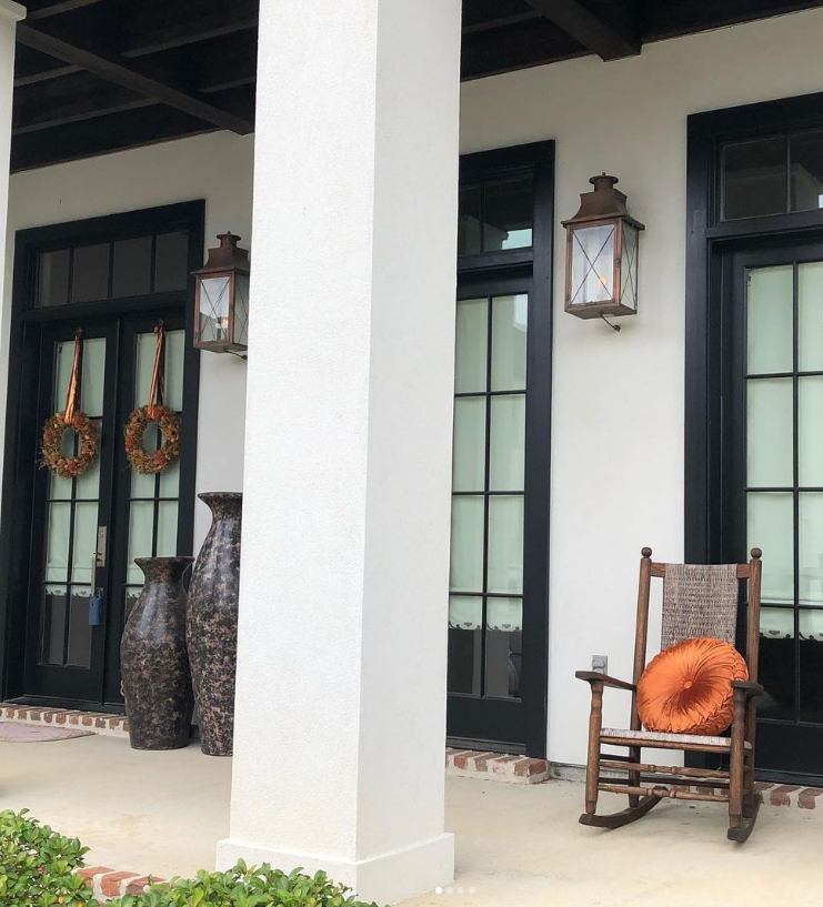 Primo Royal Gas Wall Mount Lifestyle 13