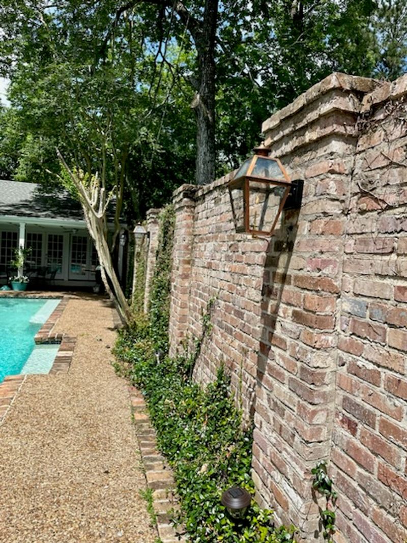 Primo Orleans Gas Wall Mount Lifestyle 61