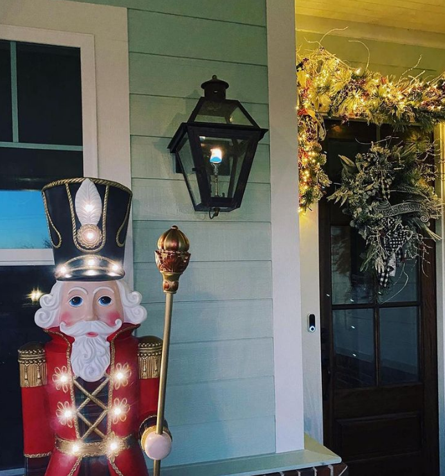 Primo Orleans Gas Wall Mount Lifestyle 59