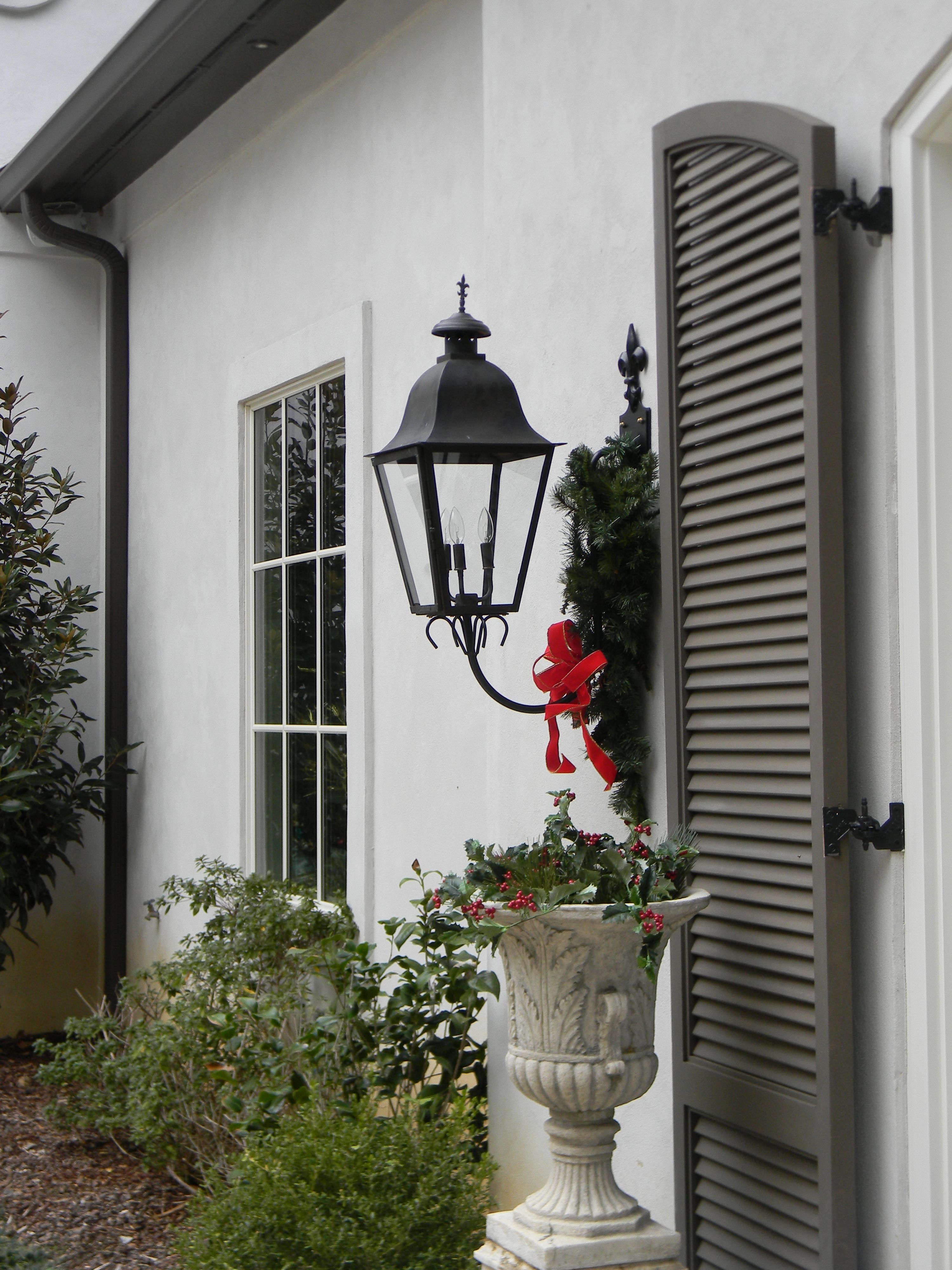 St. James Quebec Electric Gooseneck Wall Mount Lifestyle 21