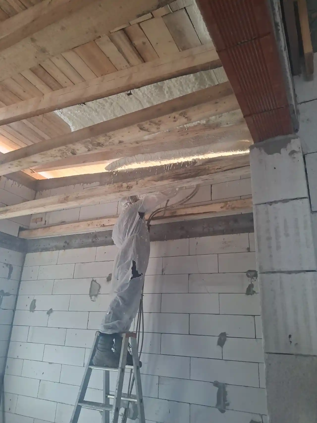 Aplicare Spuma Ppoliuretanica celula deschisa 15 cm grosime