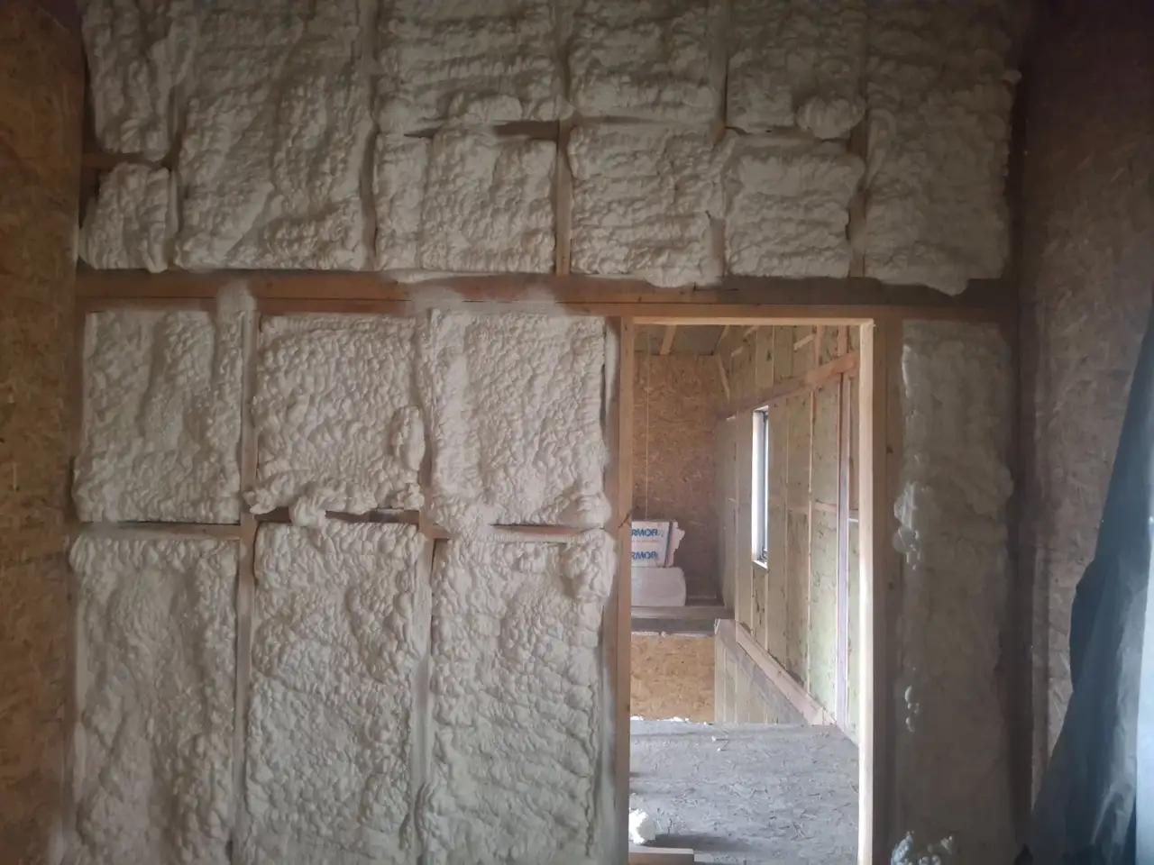 Lucrare completă izolație interior Brașov spumă poliuretanică