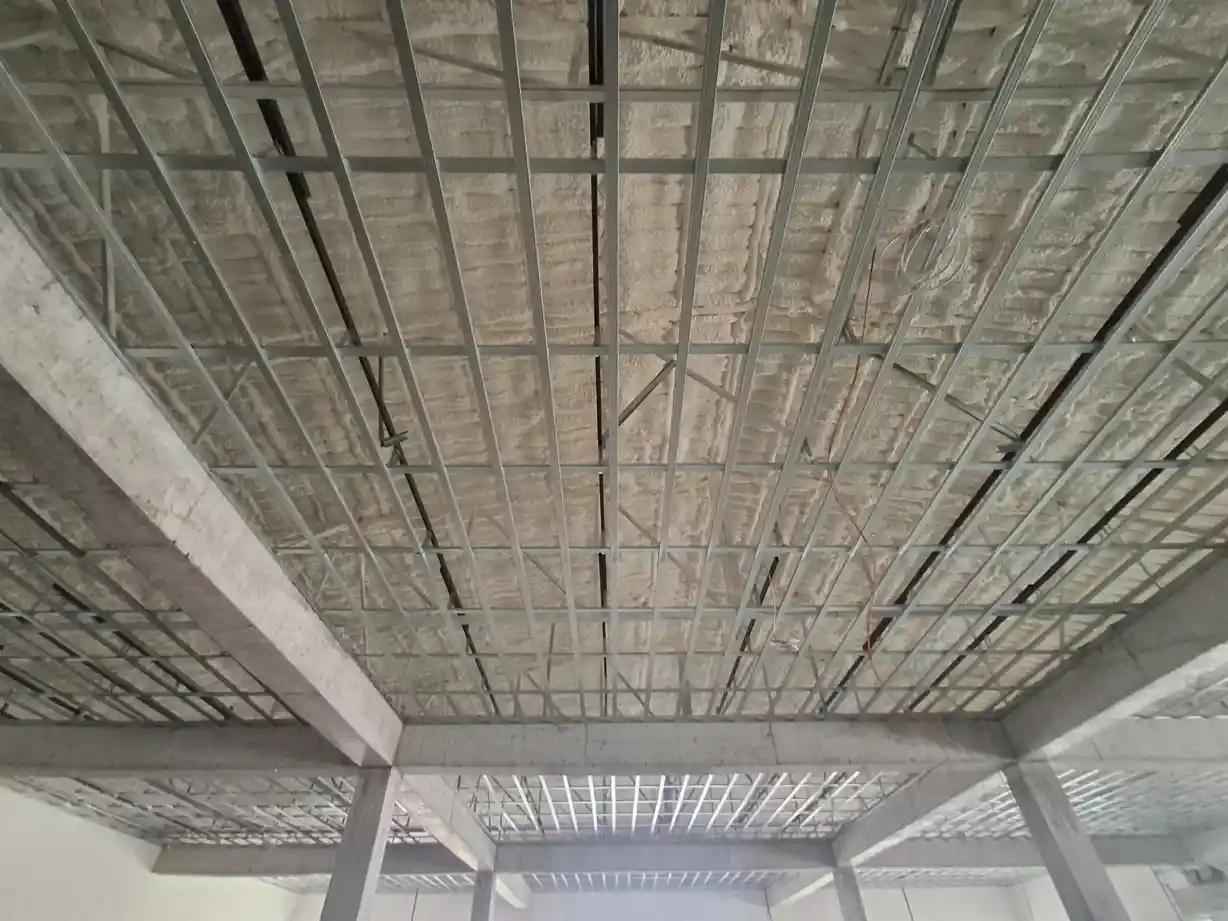 izolație spumă Argeș lucrare industrială 2 zile