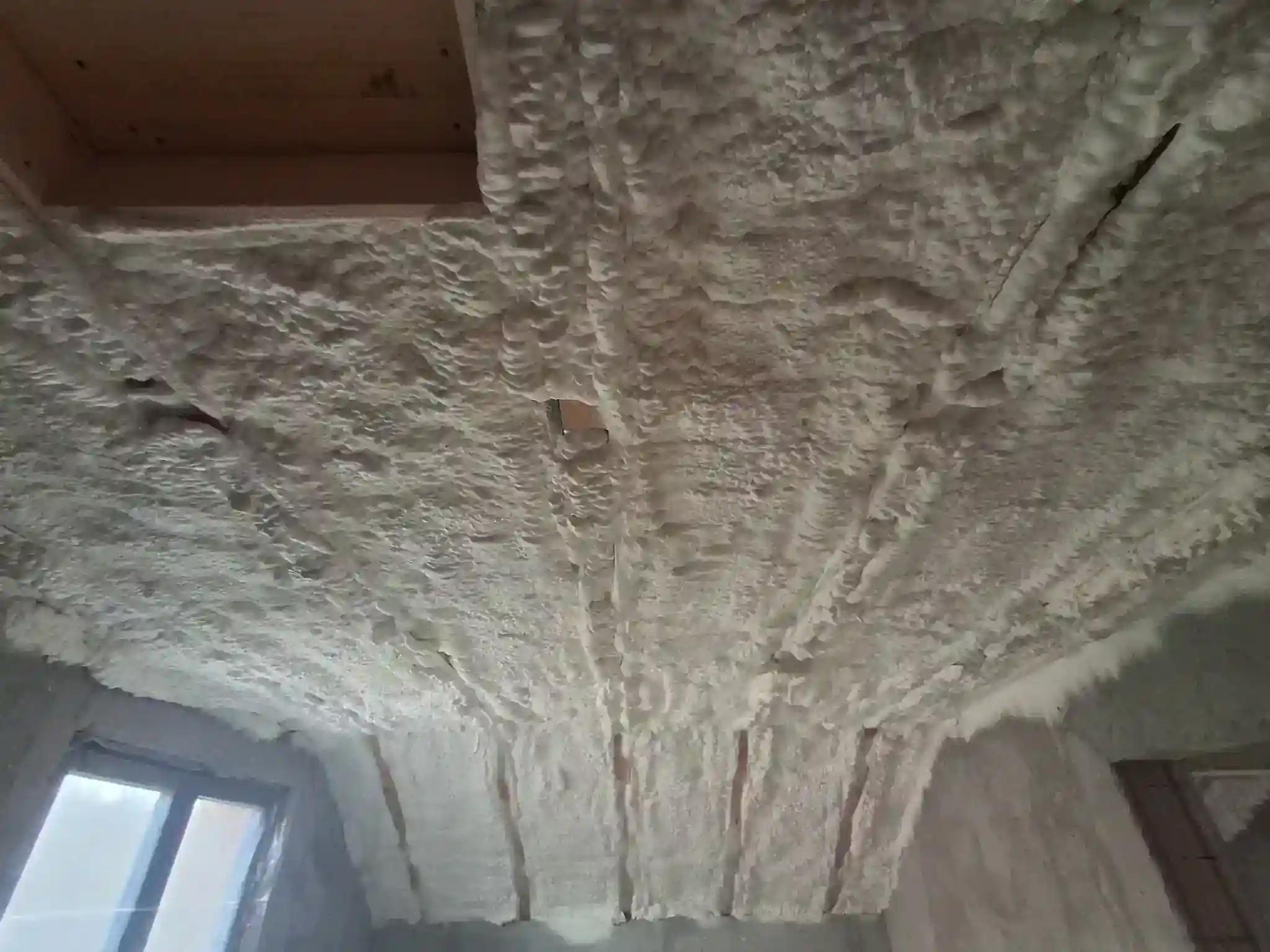 Izolare completă mansardă cu spumă poliuretanică