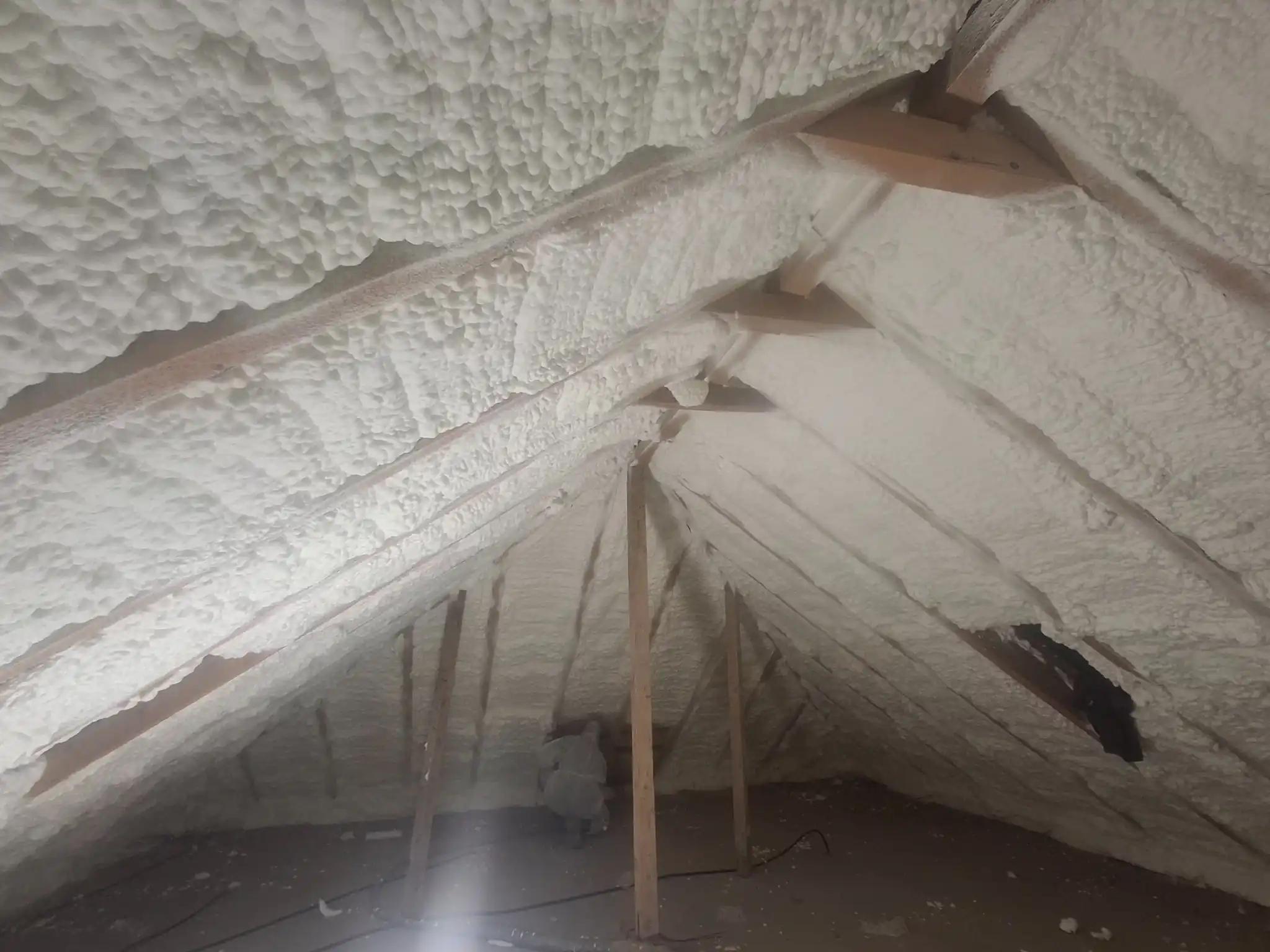 detaliu-izolatie-pod-spuma-poliuretanica-popesti-leordeni-ilfov