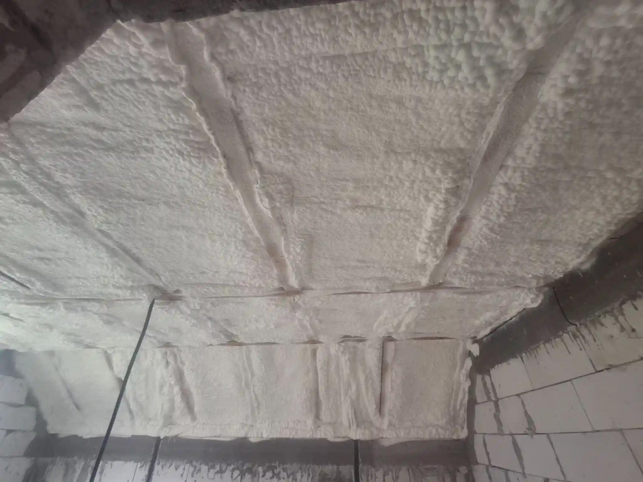 spumă poliuretanică celulă deschisă densitate mare aplicată pe tavan interior