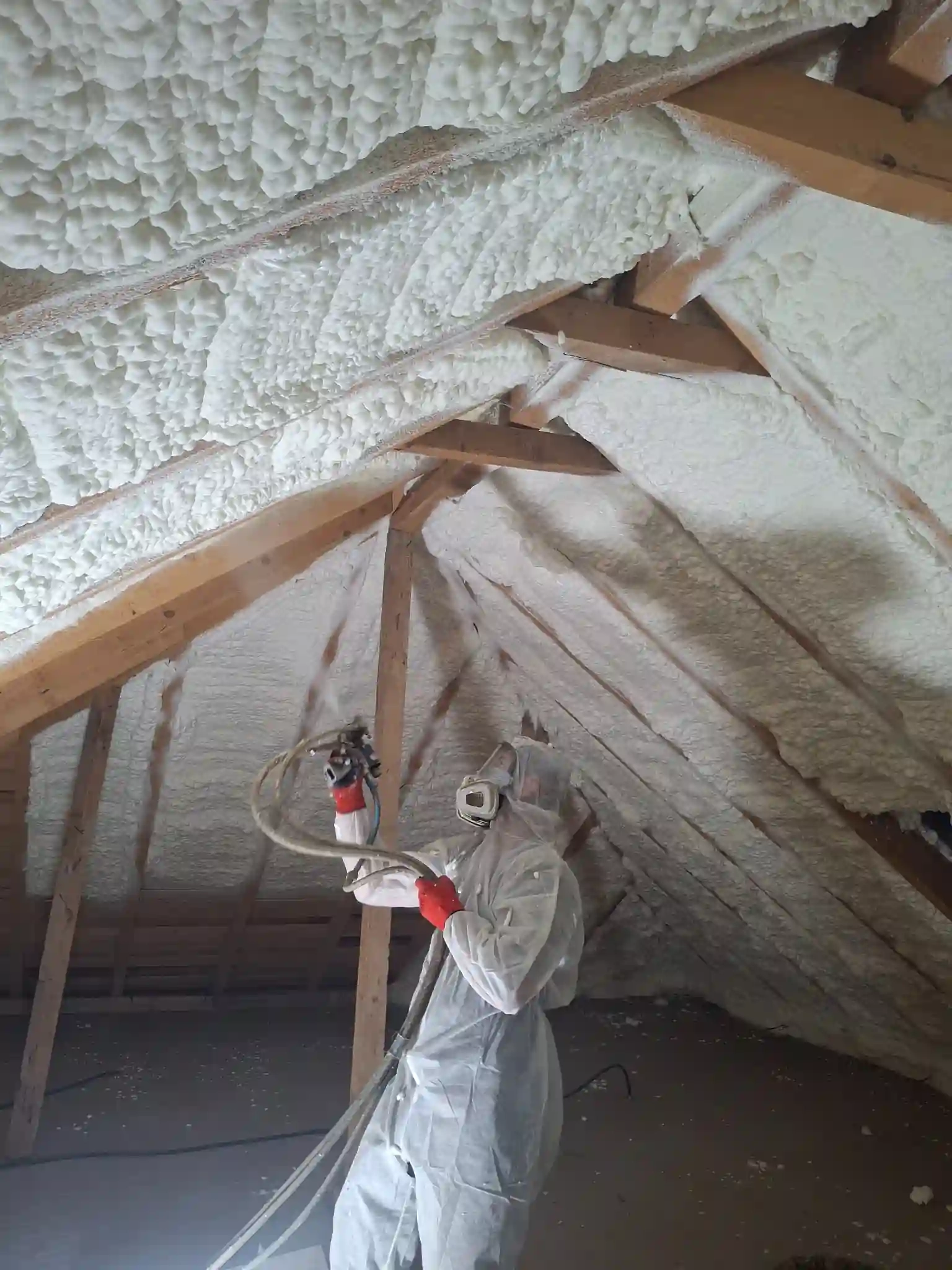 izolare-pod-spuma-poliuretanica-detaliu-grinzi-popesti-leordeni-ilfov