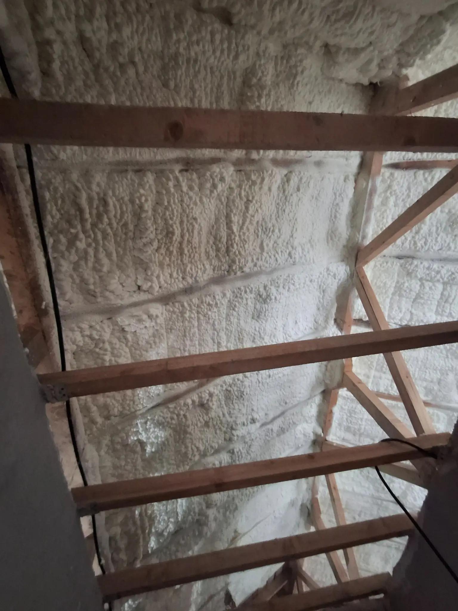 spuma-poliuretanica-izolatie