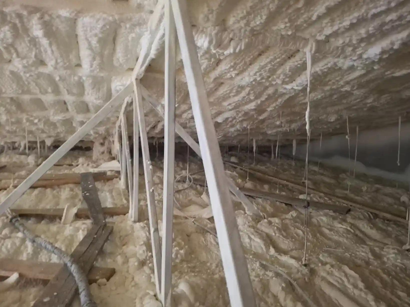 Tavan izolat cu spumă poliuretanică și structură metalică, imagine 10