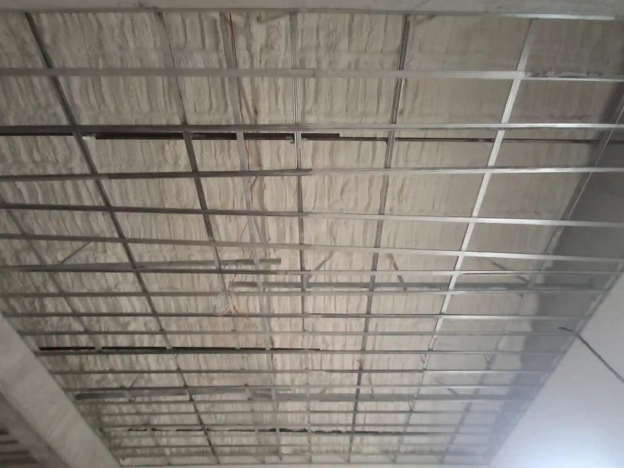 Tavan izolat cu spumă poliuretanică și structură metalică, imagine 5