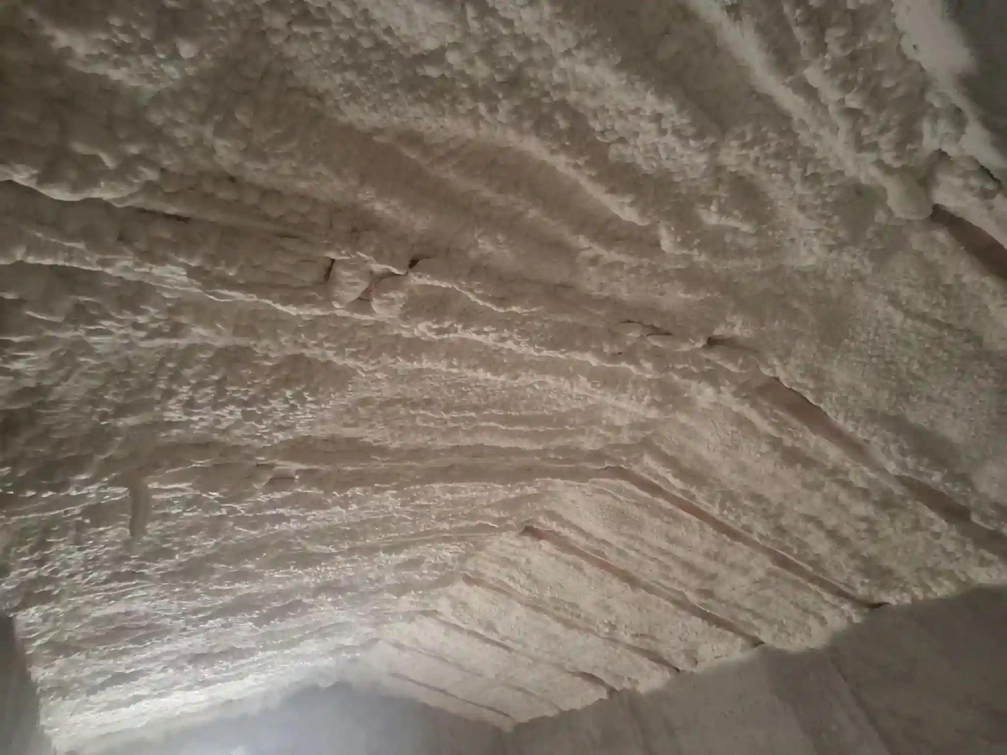 Izolație mansardă cu spumă poliuretanică – strat continuu