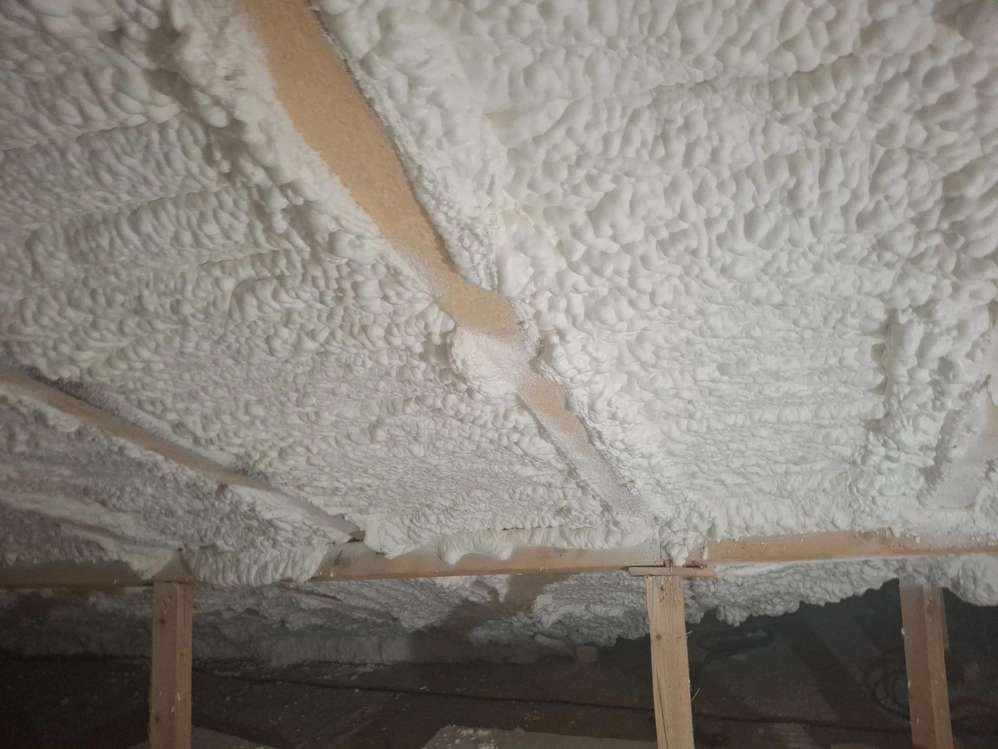 Aplicare spumă poliuretanică celulă deschisă 15 cm pe 150 m² pod casă