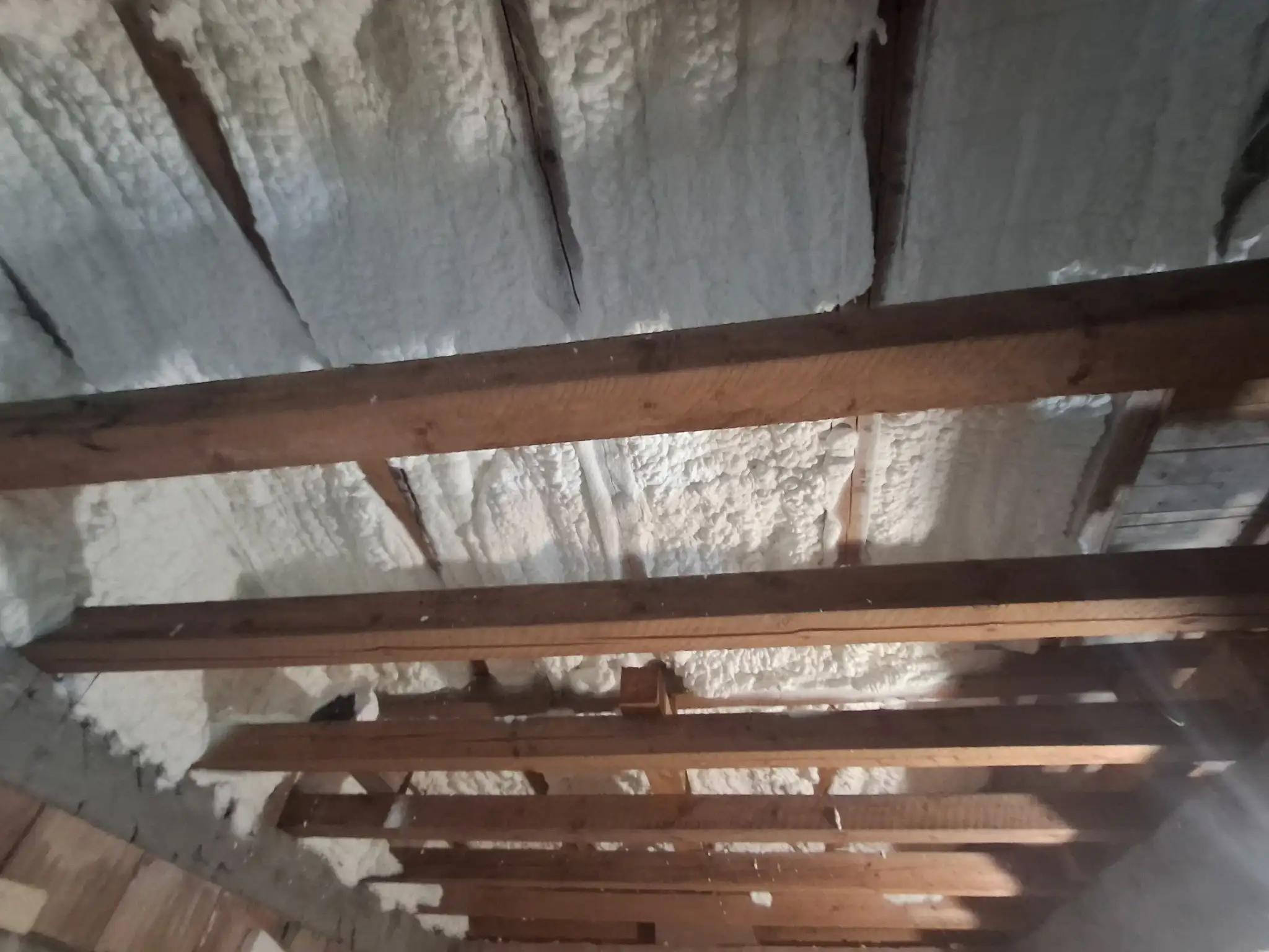 izolare-tavan-cu-spuma-poliuretanica-densitate-mare