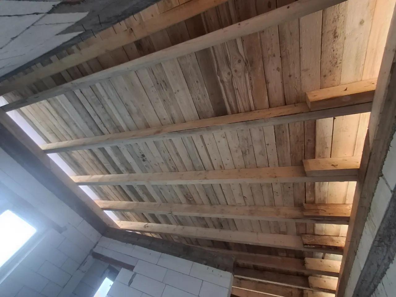 Acoperis din lemn fara izolatie termica inainte de aplicare spuma